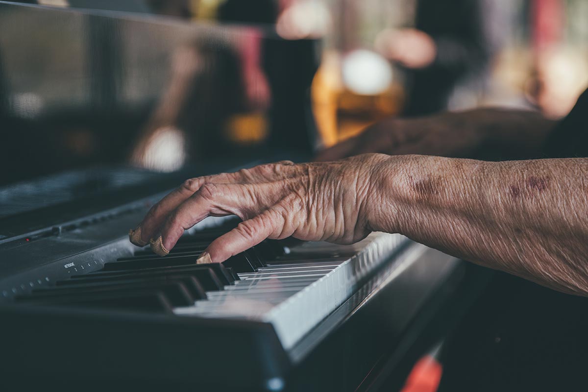 Early Musical Training Benefits Brain Plasticity in Later Life