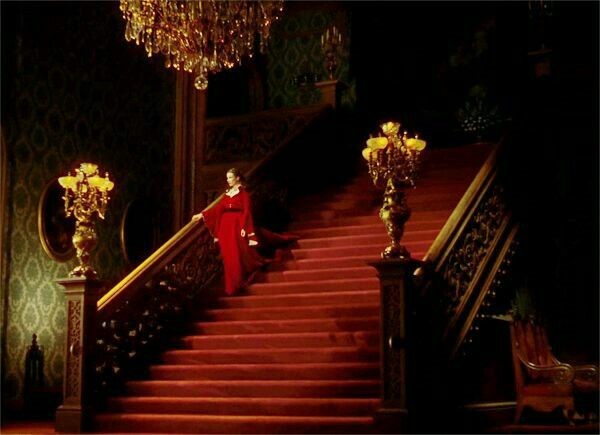 Red carpeted staircase in “Gone with the Wind”